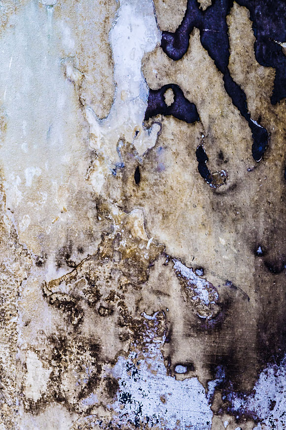 Fotomotiv welches an abstrakte Fotografie erinnert, Bildtitel: Das Schandmaul